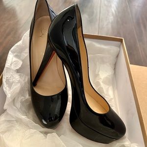 Christian Louboutin Bianca heels in good used condition. They are closed toe!